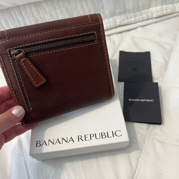 Banana Republic pebble leather trifold wallet NWT in box - Picture 9 of 11